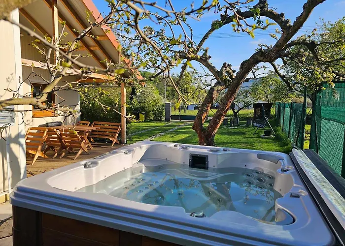 Domcek Pod Orechom *